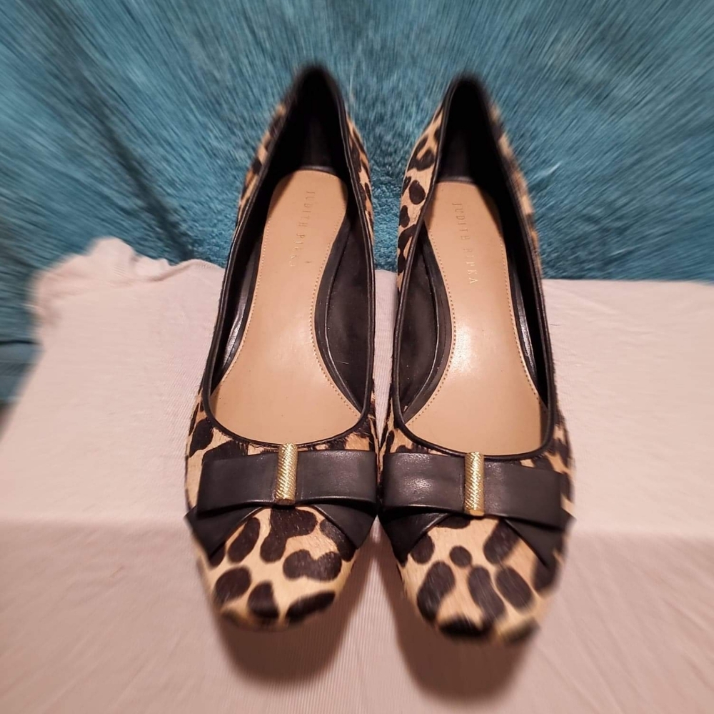 Judith Ripka leapard print shoes